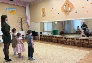 Кира обожает детей, но нашла для себя новую сферу | Источник: архив Киры Коноваловой