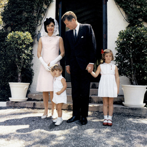 Счастье на четверых: самые трогательные фото четы Кеннеди с детьми
