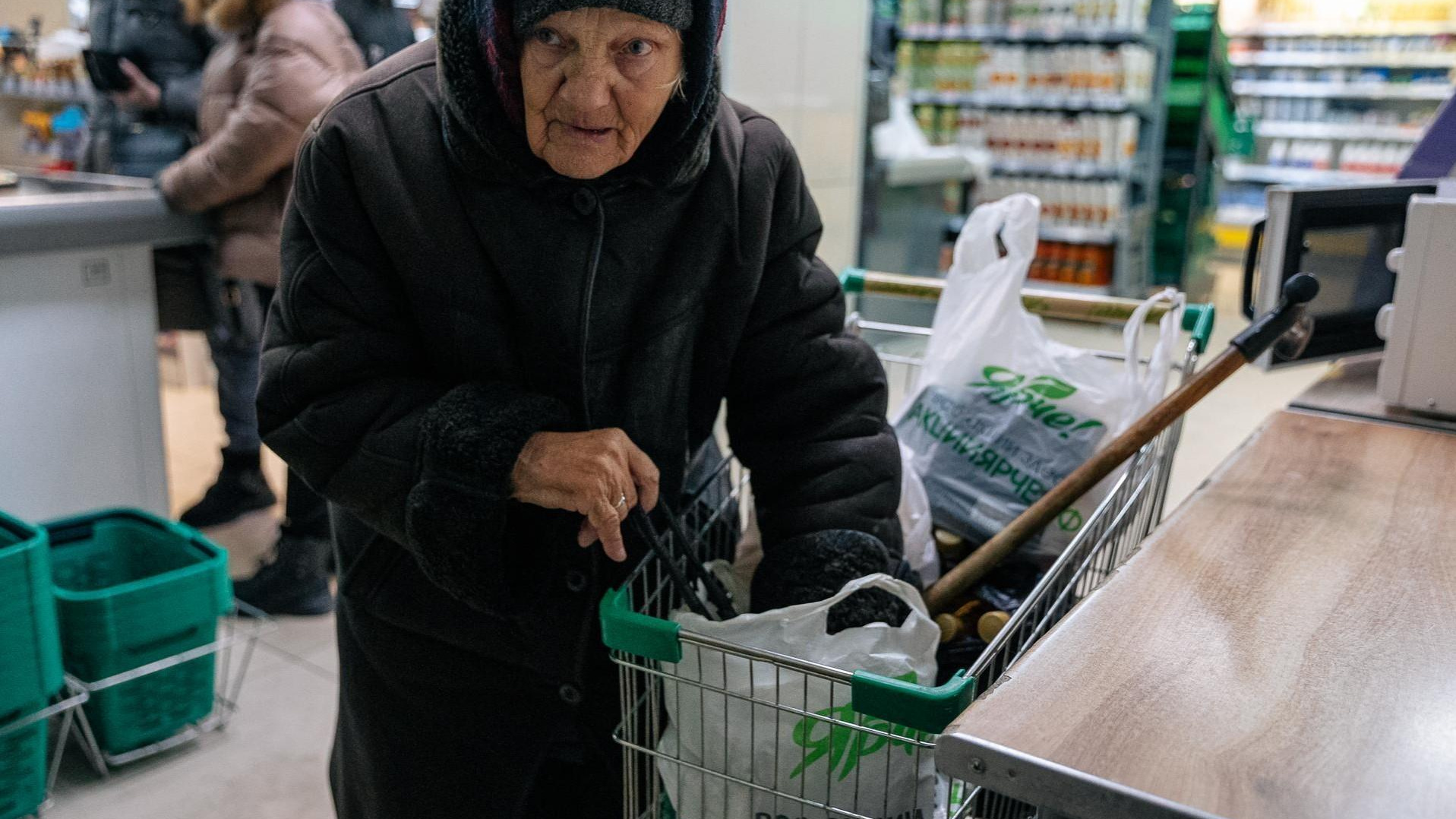 «13 тысяч пенсия — и ни в чем себе не отказывай»: пожилые самарцы — о том, как выживают