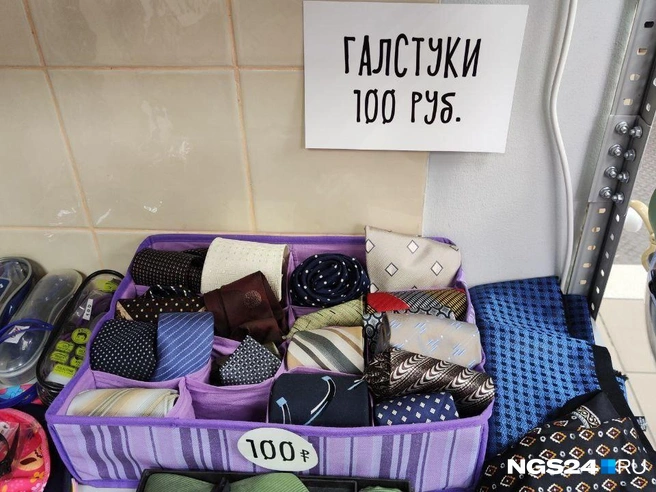 Галстуки на любой вкус и цвет и всего за 100 рублей | Источник: Полина Бородкина / NGS24.RU