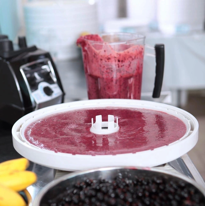 Для приготовления пастилы используются запеченные яблоки, но есть вкусы, состоящие только из ягод, а также существуют отдельные вкусы с добавлением меда | Источник: личный архив Юлии Смоляковой