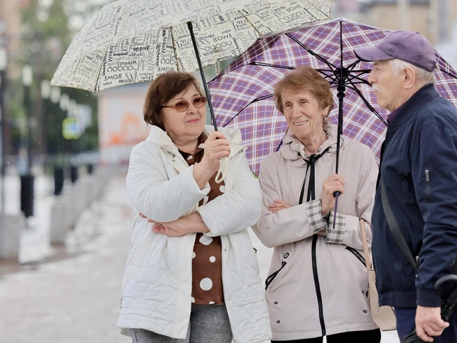 Зрители запаслись дождевиками и зонтами | Источник: Наталья Лапцевич