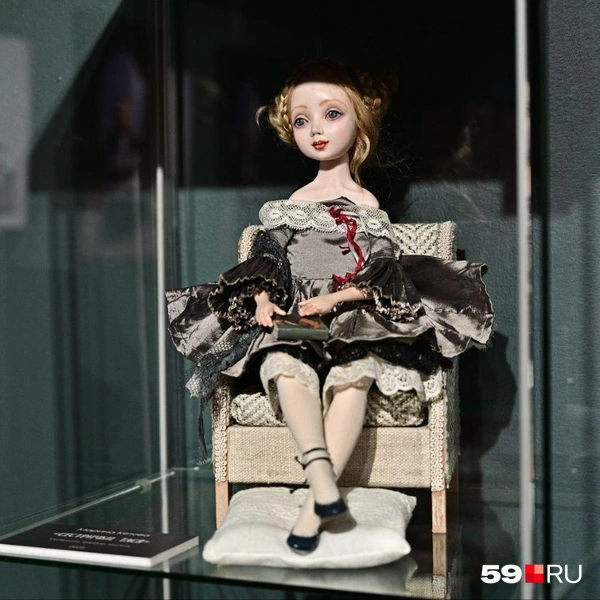 Любуемся элегантными куклами Марины Кетовой | Источник: Василина Любимова / 59.RU
