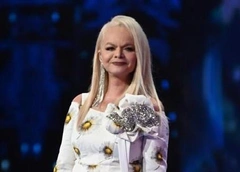 Лариса Долина: «Мне плохо, очень плохо. Я приняла решение вернуть деньги Полине Лурье»