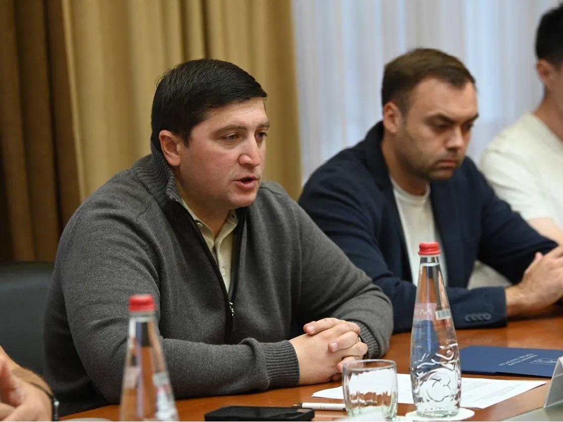 «Пишите мне, лично буду разбираться»: мэр Нижнекамска пообещал поговорить с работодателями, ругающи…