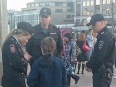10-летний школьник был задержан полицией за чтение Гамлета в центре Москвы