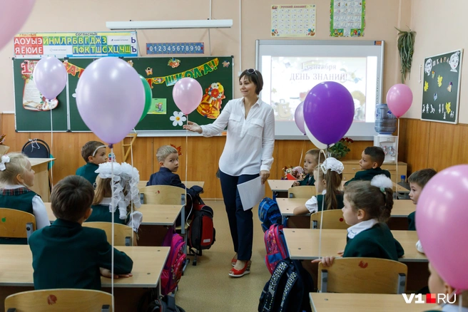 Новый учебный год в этом году совпал с началом новой недели | Источник: Алексей Волхонский / V1.RU