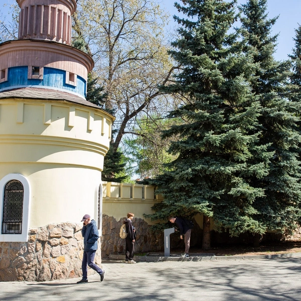 Сеть источников охватывает парки и скверы в разных районах. Один из них находится в Горсаду | Источник: «Водоробот»