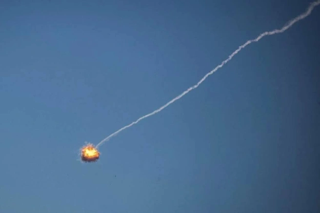 На данный момент режим «Беспилотной опасности» остается в силе, точное время его отмены не уточняется. | Источник: Любимый Сочи /telegram