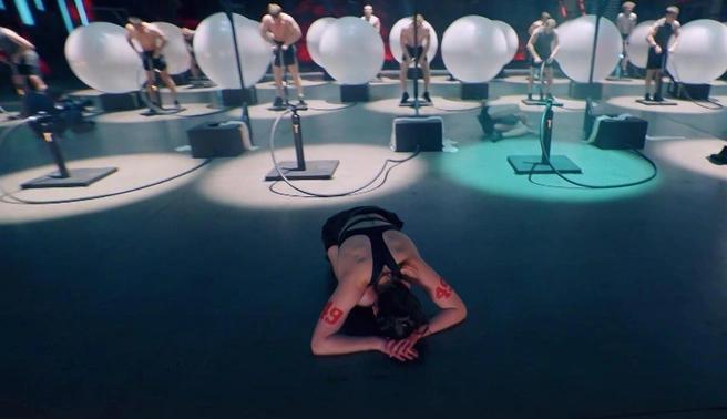 Югорчанке было нелегко, но она справилась | Источник: кадр из шоу «Титаны» (16+), ТНТ, 2025 год