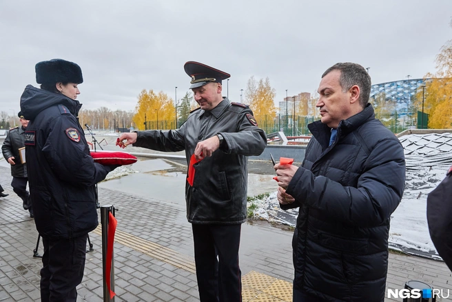 В открытии нового поста приняли участие мэр Максим Кудрявцев и начальник МВД по Новосибирску полковник полиции Алексей Захаров | Источник: Александр Ощепков / NGS.RU