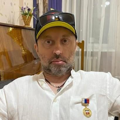 Умер звезда команды КВН «Сборная Пятигорска» Павел Козмопулос, у которого нашли опухоль мозга