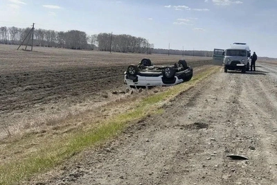 На трассе в Купинском районе перевернулась машина, водитель погиб