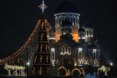 Сургут в новогодних украшениях