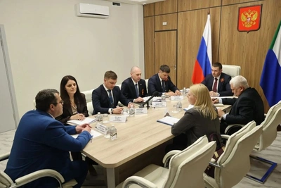 Губернатор Демешин решает вопросы жителей края