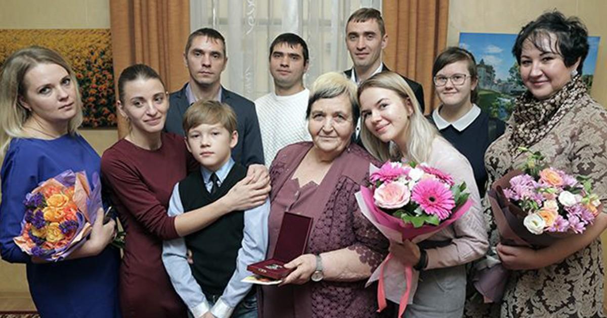 История самой многодетной семьи России — за 23 года Валентина Хромых родила 20 детей