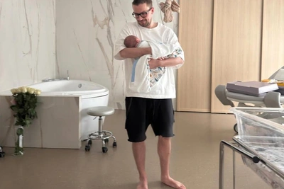 Жена Александра Петрова поздравила его с 37-летием