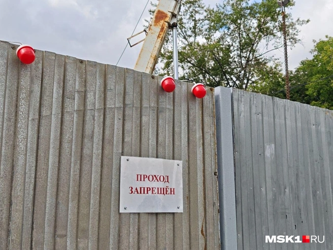 Территорию закрыли заборами | Источник: Анастасия Харитонова / MSK1.RU