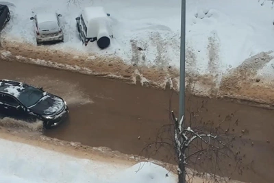 Water pipe burst floods center of Nizhny Novgorod