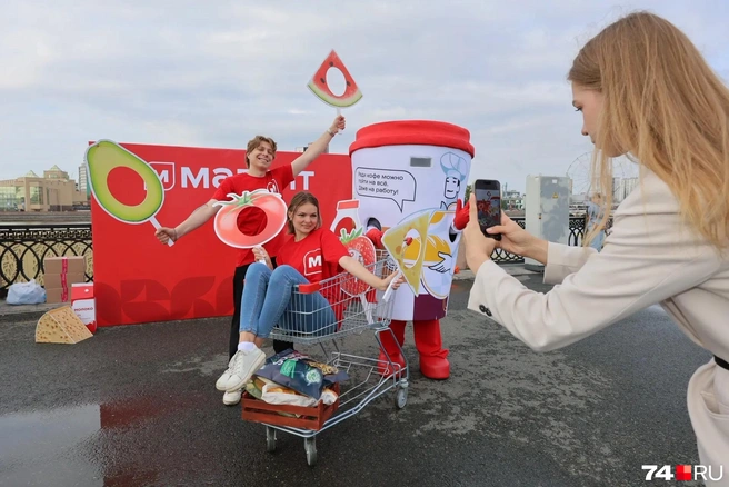 Только посмотрите, какая фотозона у «Магнита». Она так и притягивает к себе как магнит