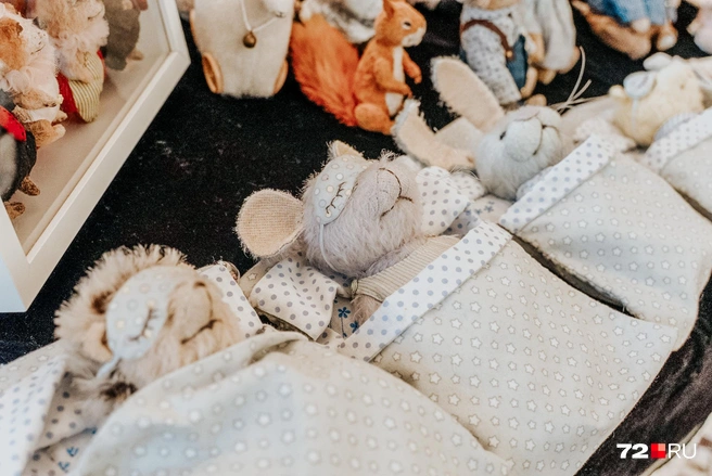 Знакомьтесь, это сплюшки. У каждой — подушка, одеяло и маска на глаза | Источник: Илья Чикотин / 72.RU