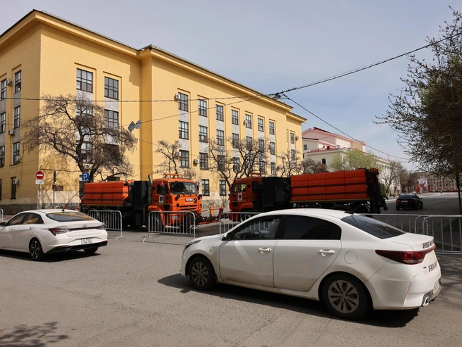 Утром по улице Ленина еще свободно двигались автомобили | Источник: Алексей Волхонский / V1.RU