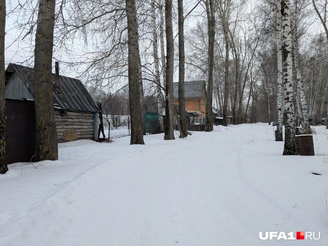 Дорогу чистят на свои средства | Источник: Булат Салихов / UFA1.RU