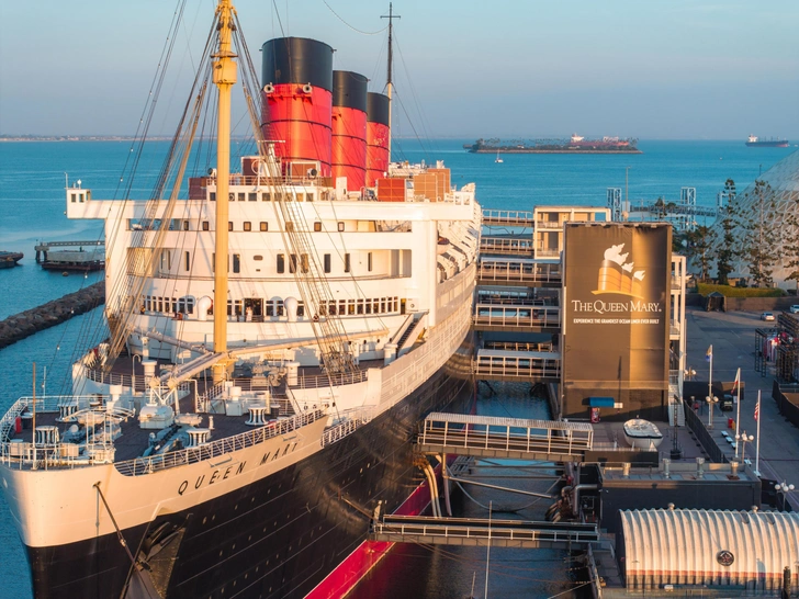 В знаменитом корабле Queen Mary сейчас расположен отель | Источник: NorthSky Films/Shutterstock/Fotodom.ru