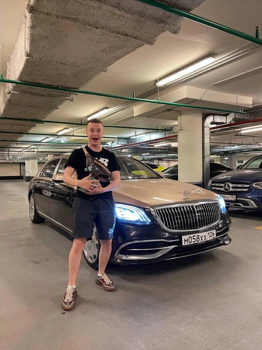 Несколько лет назад блогер приобрел Maybach | Источник: Mellstroy Движ / T.me