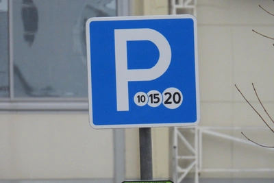 Мэрия Перми заявила о восстановлении оплаты парковок, но жалобы не прекращаются