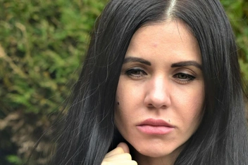 «После 19 лет брака муж флиртует с коллегой и называет это приколом»