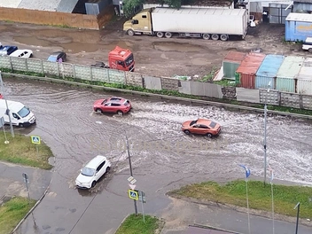 В подмосковной Балашихе произошел потоп на шоссе близ ЖК «Квартал Авиаторов» | Источник: Балашиха рулит / T.me