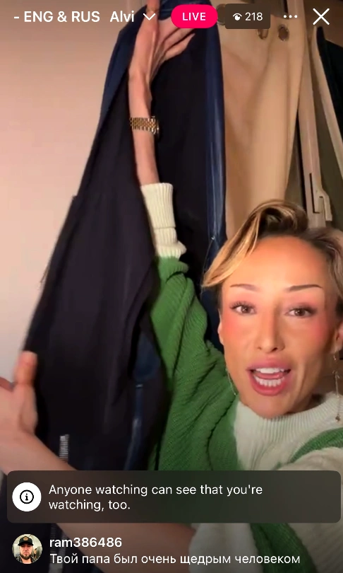 Альвина показала куртку Hermes, которую подарил ей отец | Источник: alvinasupernova / Instagram (деятельность запрещена в РФ)
