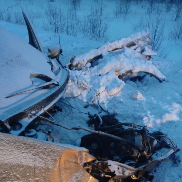 Автомобиль Renault получил серьёзные повреждения, но его водитель не пострадал | Источник: МКУ «УГЗЭП»