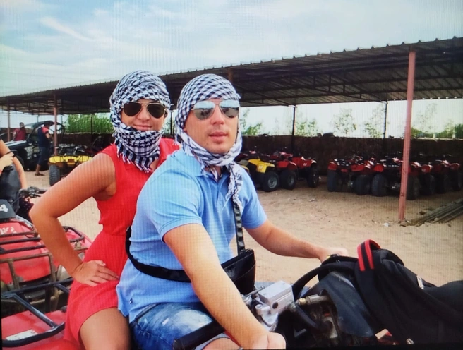 Одна из последних фотографий Романа и Татьяны, снятых в Египте | Источник: из личного архива семьи Пульяновых