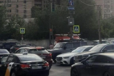 Пожарная машина увязла в пробке в центре Волгограда