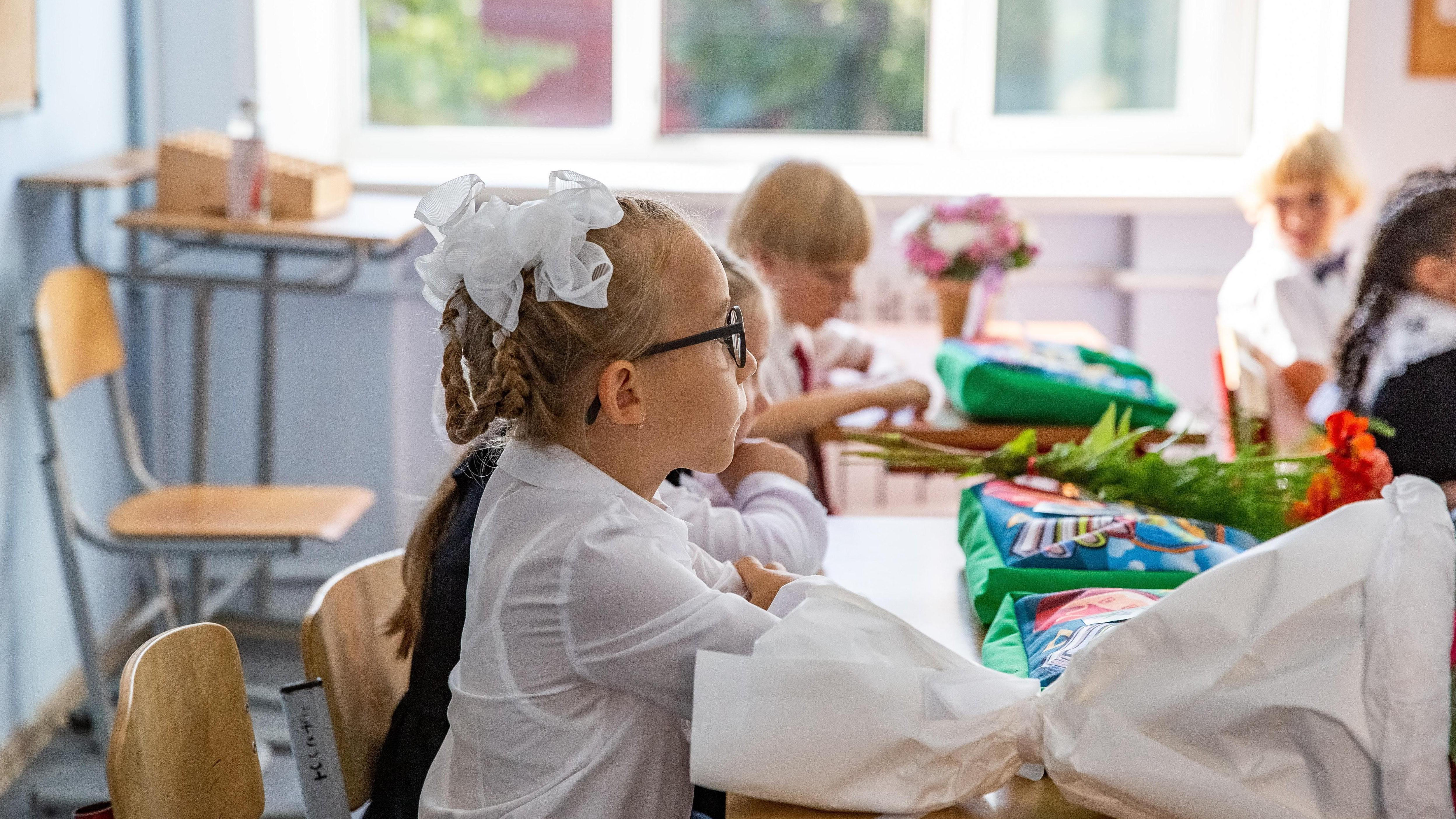 «Каждый год выпускают стобалльников». Куда отдать ребенка в Омске — рейтинг самых «сильных» школ