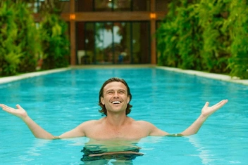 10 мем-философских цитат из книги Прохора Шаляпина «Главное — не уработаться!»