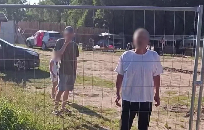Заборы вокруг пляжа в Песочном установили без согласования. Съемки кино должны проходить без них | Источник: читательница «Фонтанки» Наталья