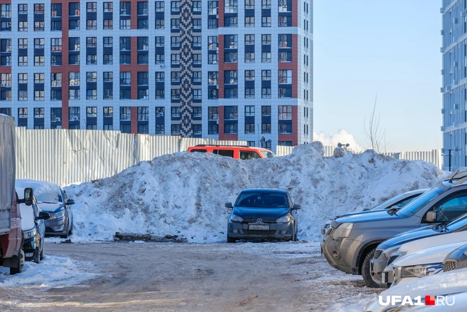 В такой куче две-три машины спрячутся | Источник: Булат Салихов / UFA1.RU