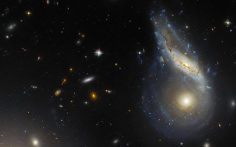 Космический телескоп «Хаббл» запечатлел слияние двух галактик