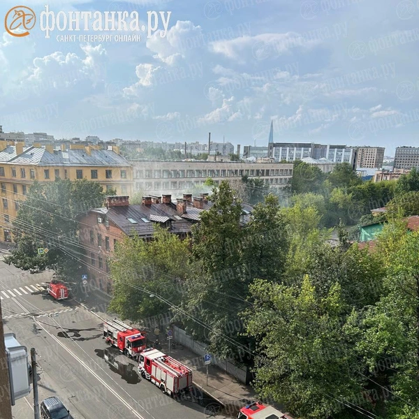 В здании с первой квартирой Евгения Пригожина на Васильевском острове тушат пожар: видео | Источник: читатель «Фонтанки»