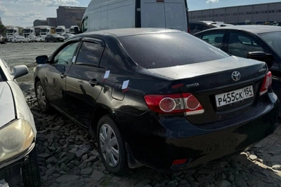 Черную Toyota Corolla должника продают на аукционе в Новосибирске
