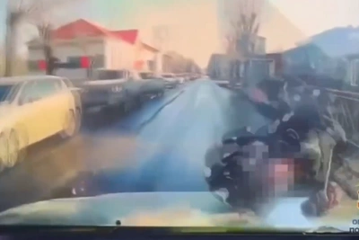 Ребенка сбили на переходе в Омске: опубликовано видео