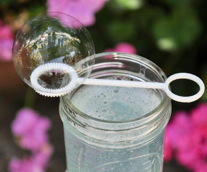 Совет дня: как сделать жидкость для мыльных пузырей