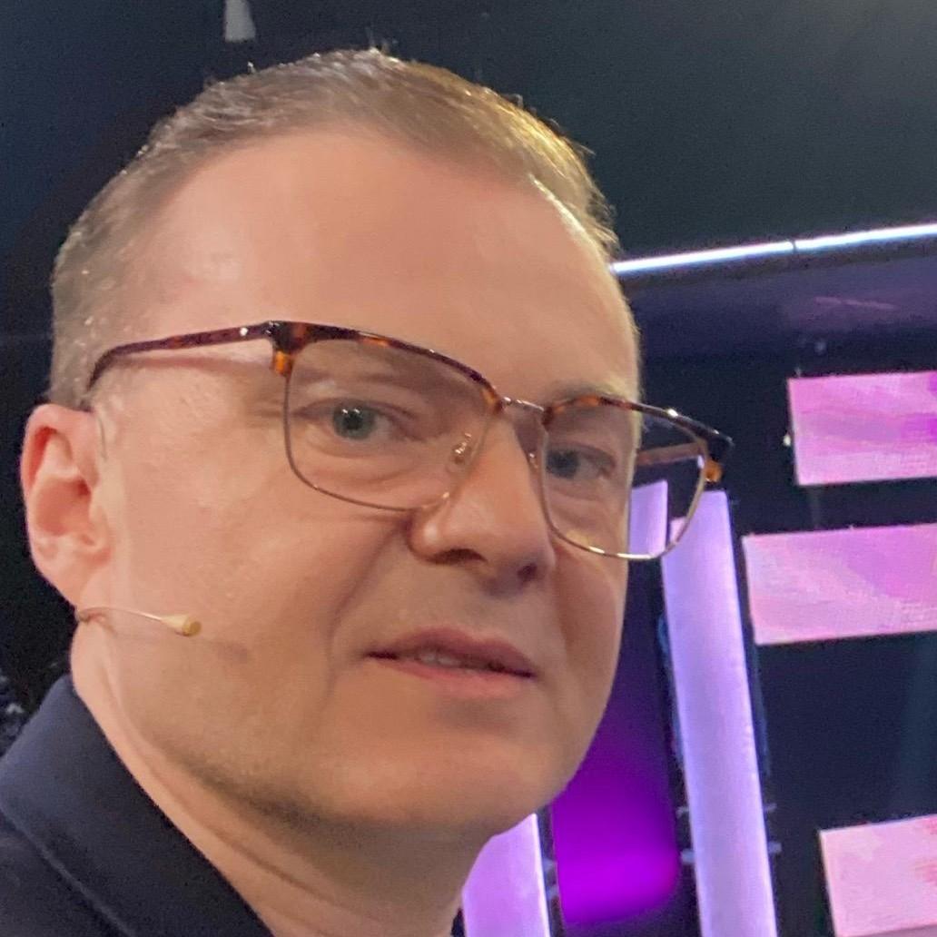 <p>Роман Петров</p>