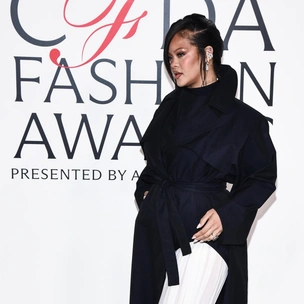 Возвращение фэшн-королевы: первое появление Рианны на красной дорожке после рождения третьего ребенка — на CFDA Awards 2025