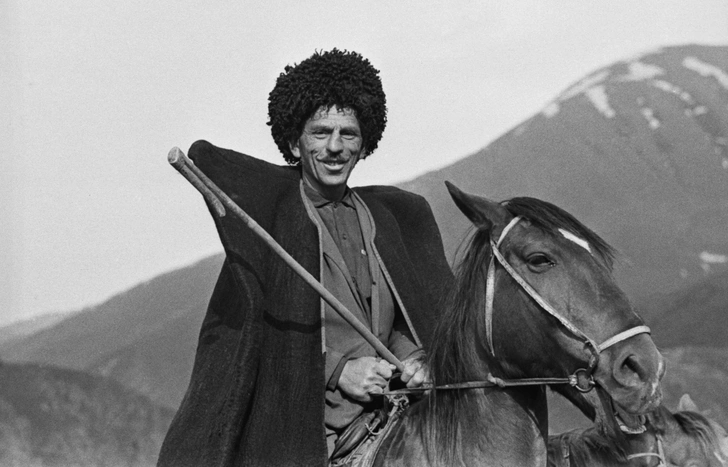 Back to roots: меховые шапки из 90-х снова на пике популярности
