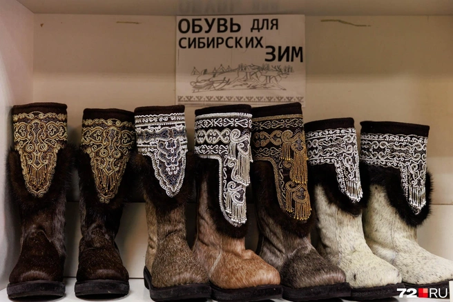 Отличный сувенир из Тюменской области. Стоят такие сапожки не очень бюджетно, но, согласитесь, красиво | Источник: Ирина Шарова / 72.RU