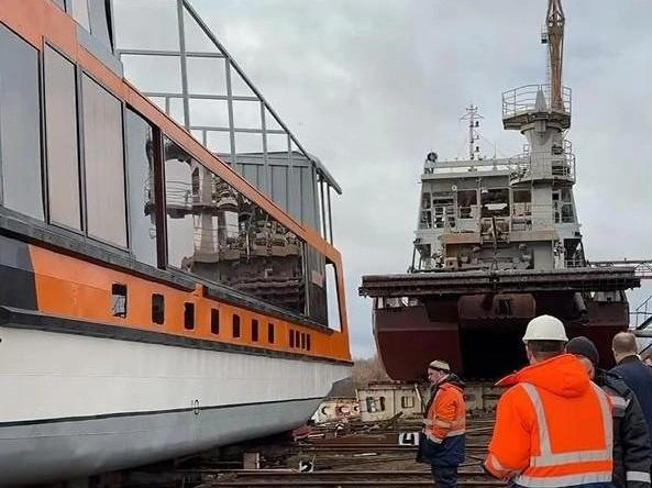 Церемония спуска судна прошла на Чкаловской судоверфи. | Источник: ГАМА | Речные круизы и прогулки / Telegram